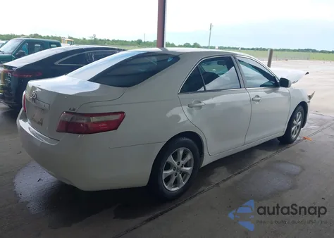 2007 Toyota Camry Le z USA, uszkodzony, nr VIN 4T1BE46K47U595735